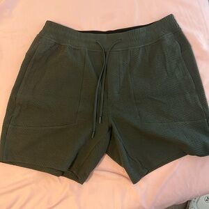 Lululemon At Ease shorts (XL)